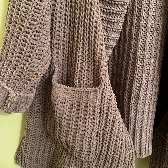 POL sweater/cardigan, size Medium, darker violet color, 2 pockets, smoke free - Picture 4 of 6